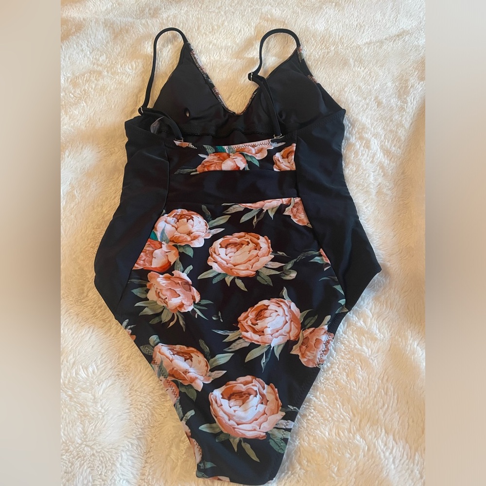 Cupshe black/floral swimsuit
